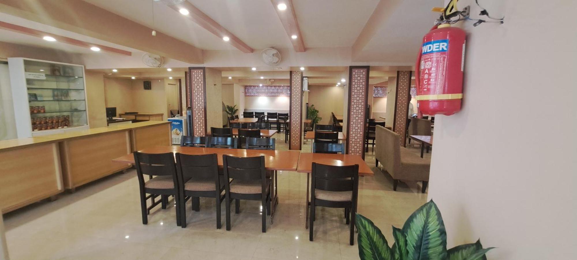 Hotel Swaroop Пуна Экстерьер фото