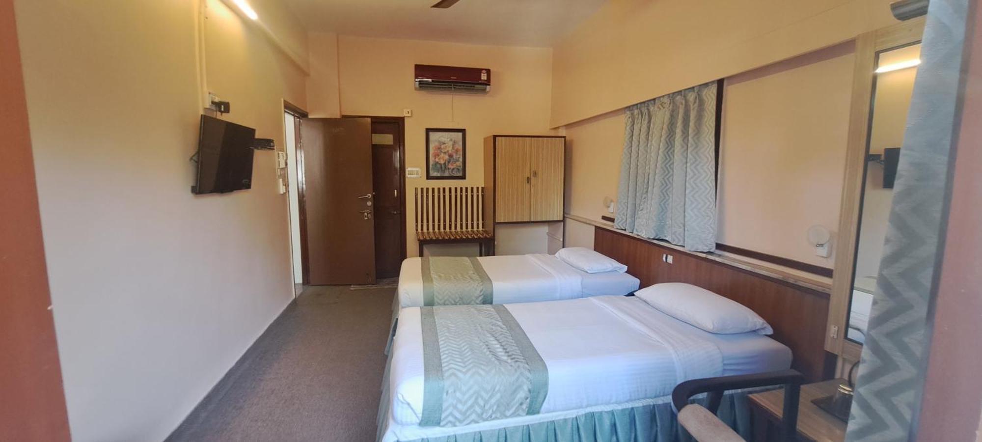 Hotel Swaroop Пуна Экстерьер фото
