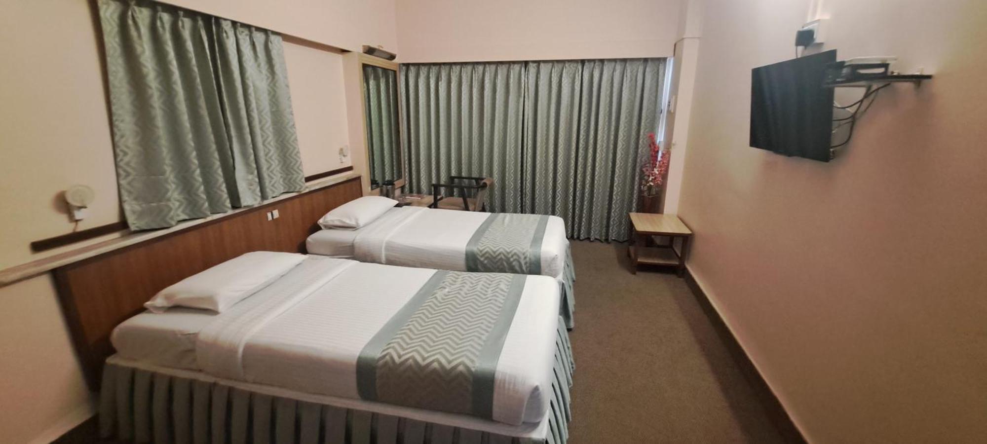 Hotel Swaroop Пуна Экстерьер фото