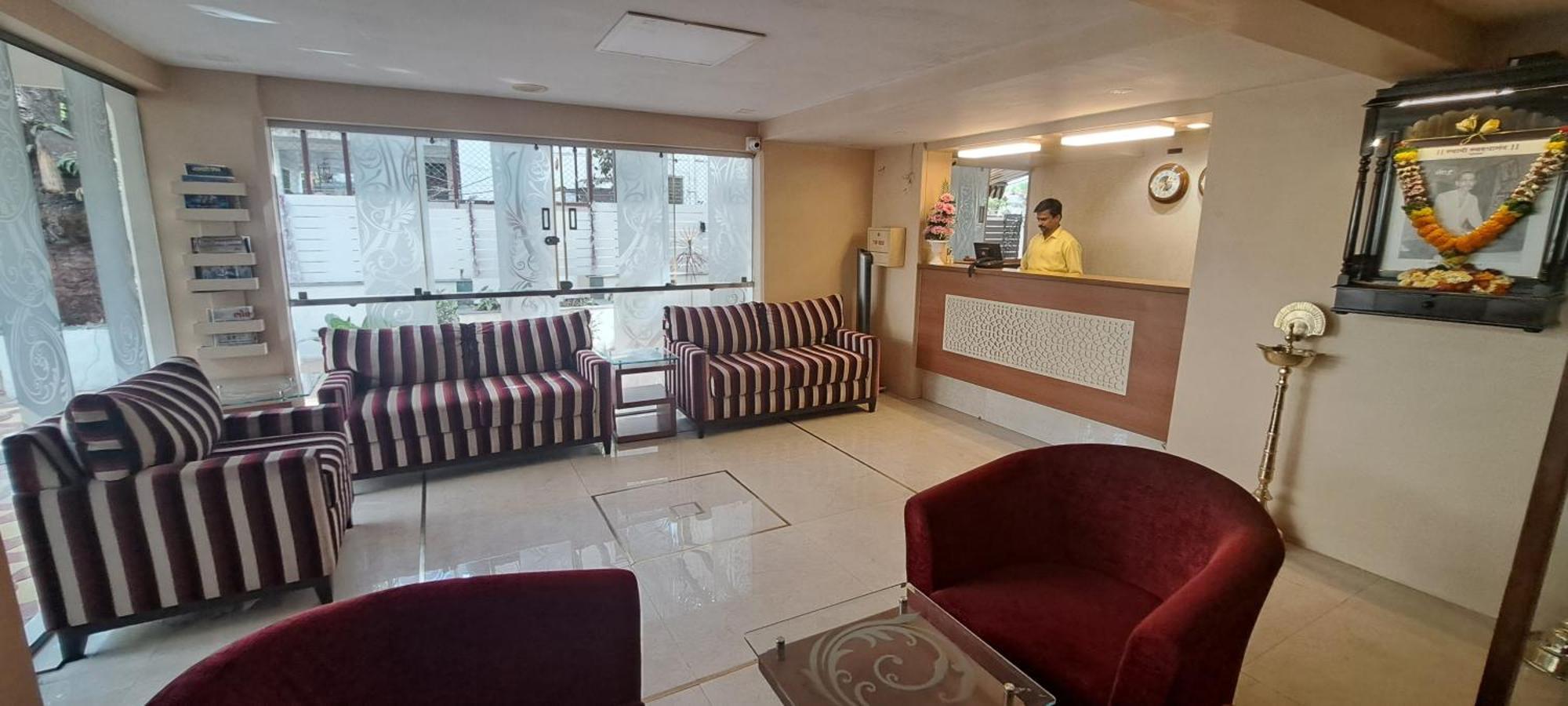 Hotel Swaroop Пуна Экстерьер фото