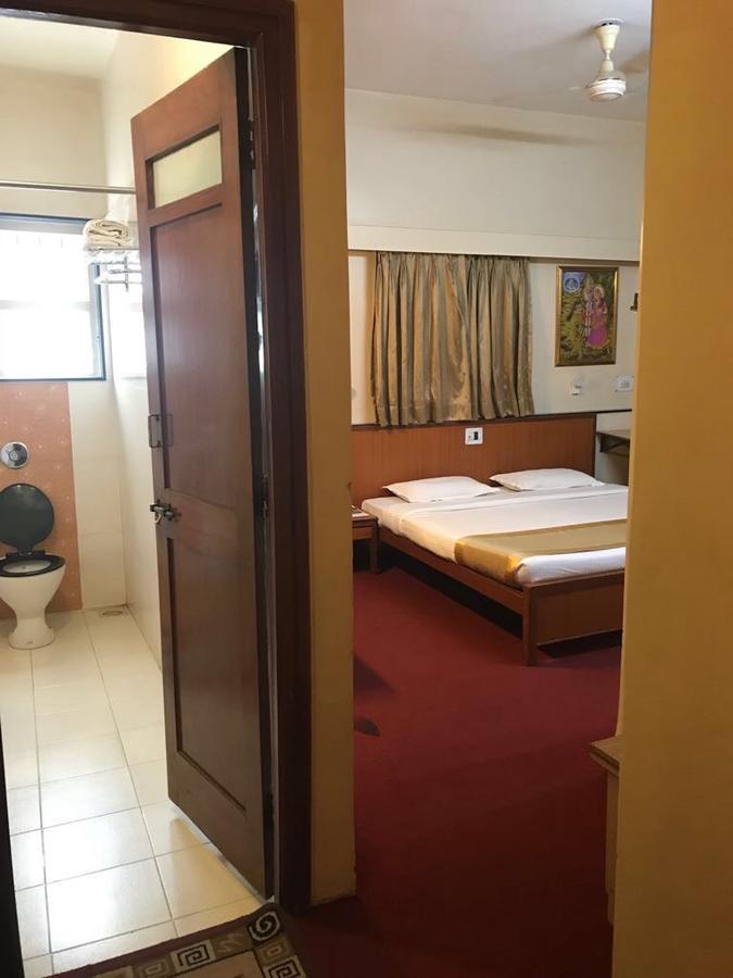 Hotel Swaroop Пуна Экстерьер фото